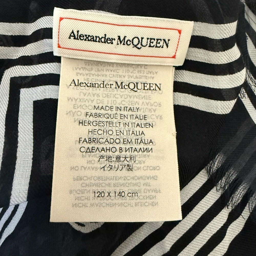 Brand New Alexander McQueen Skull Scarf - Picture 7 of 7